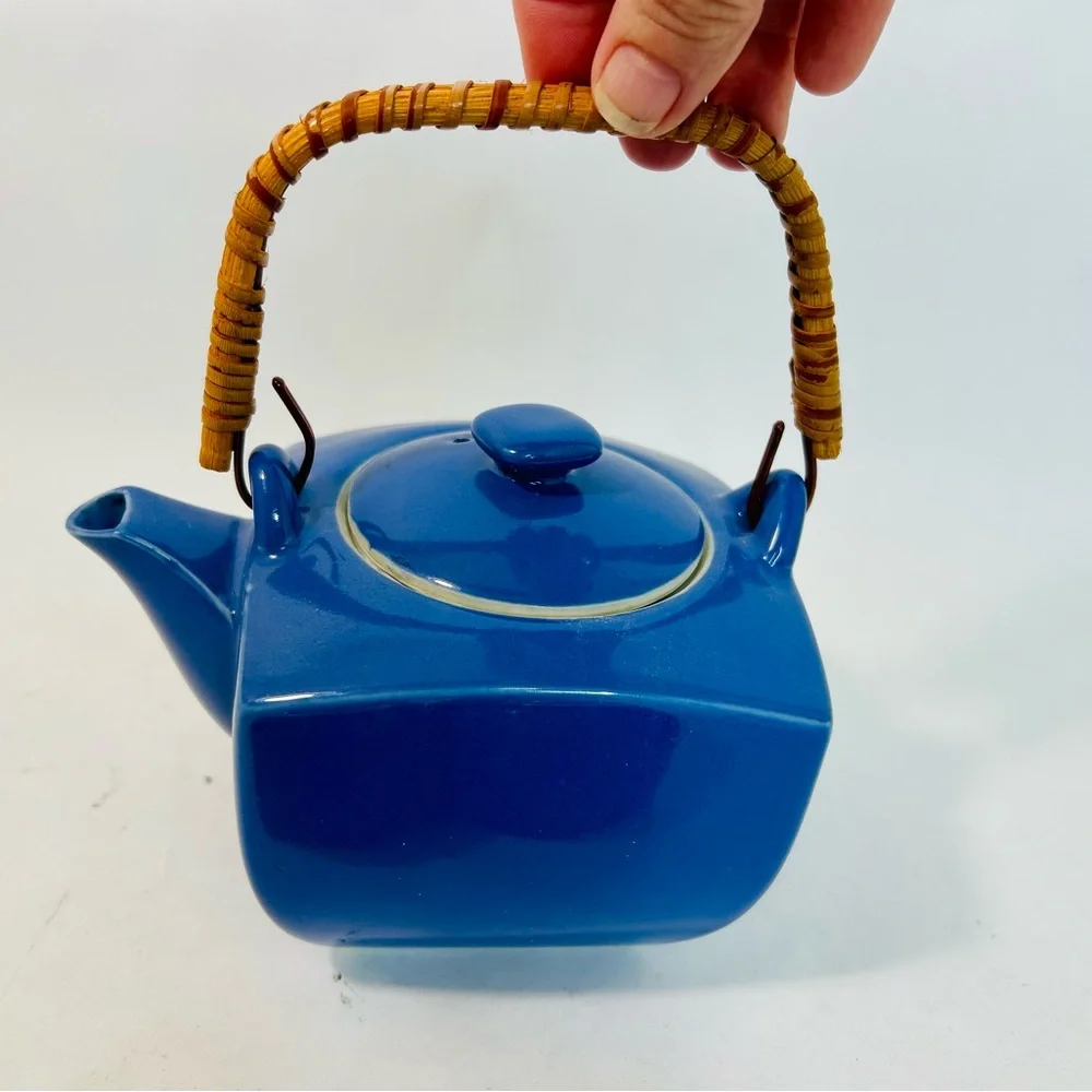 Nakagama Japanese Ceramic Tea Set, Teapot & 4 Cups Blue Color